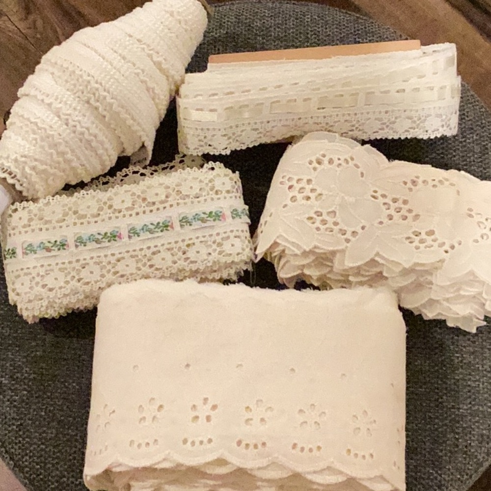 ASSORT 50+ YDS  VINTAGE TRIMS